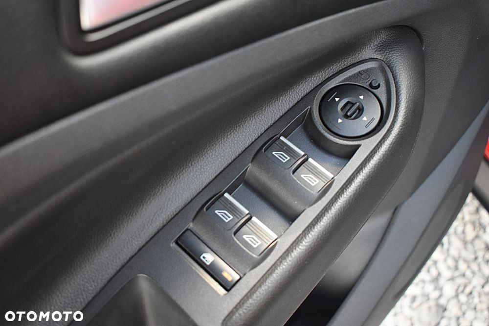 Ford Kuga 2.0 TDCi 2x4 Titanium - 29