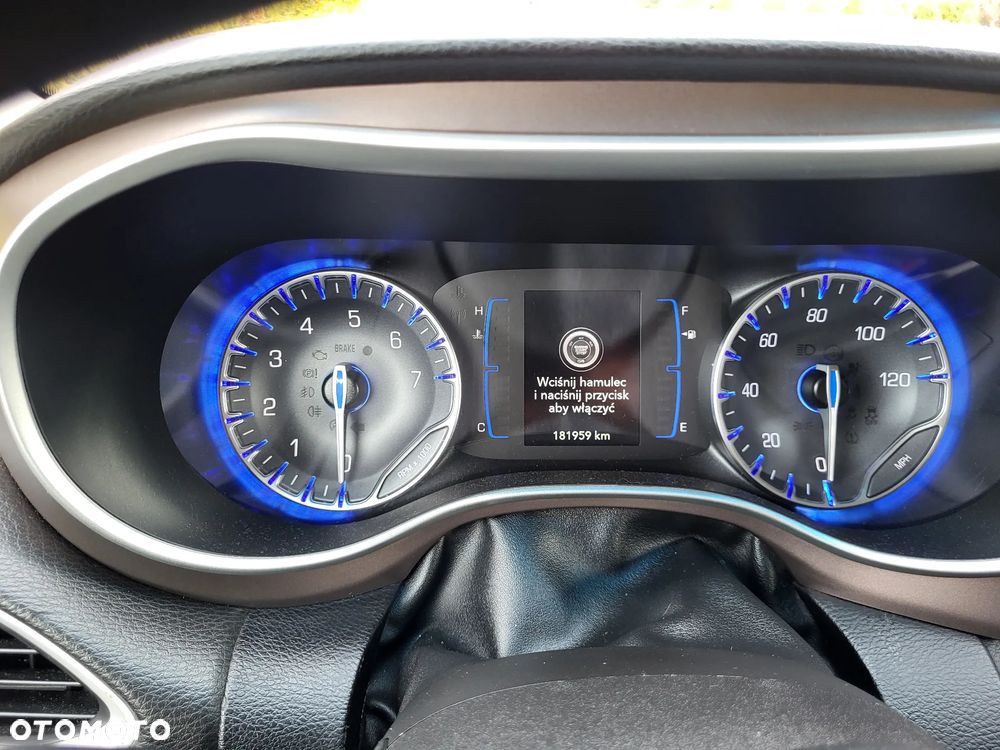 Chrysler Pacifica - 7