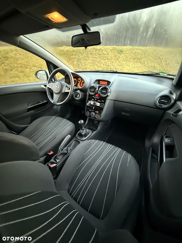 Opel Corsa 1.4 16V Cosmo - 24