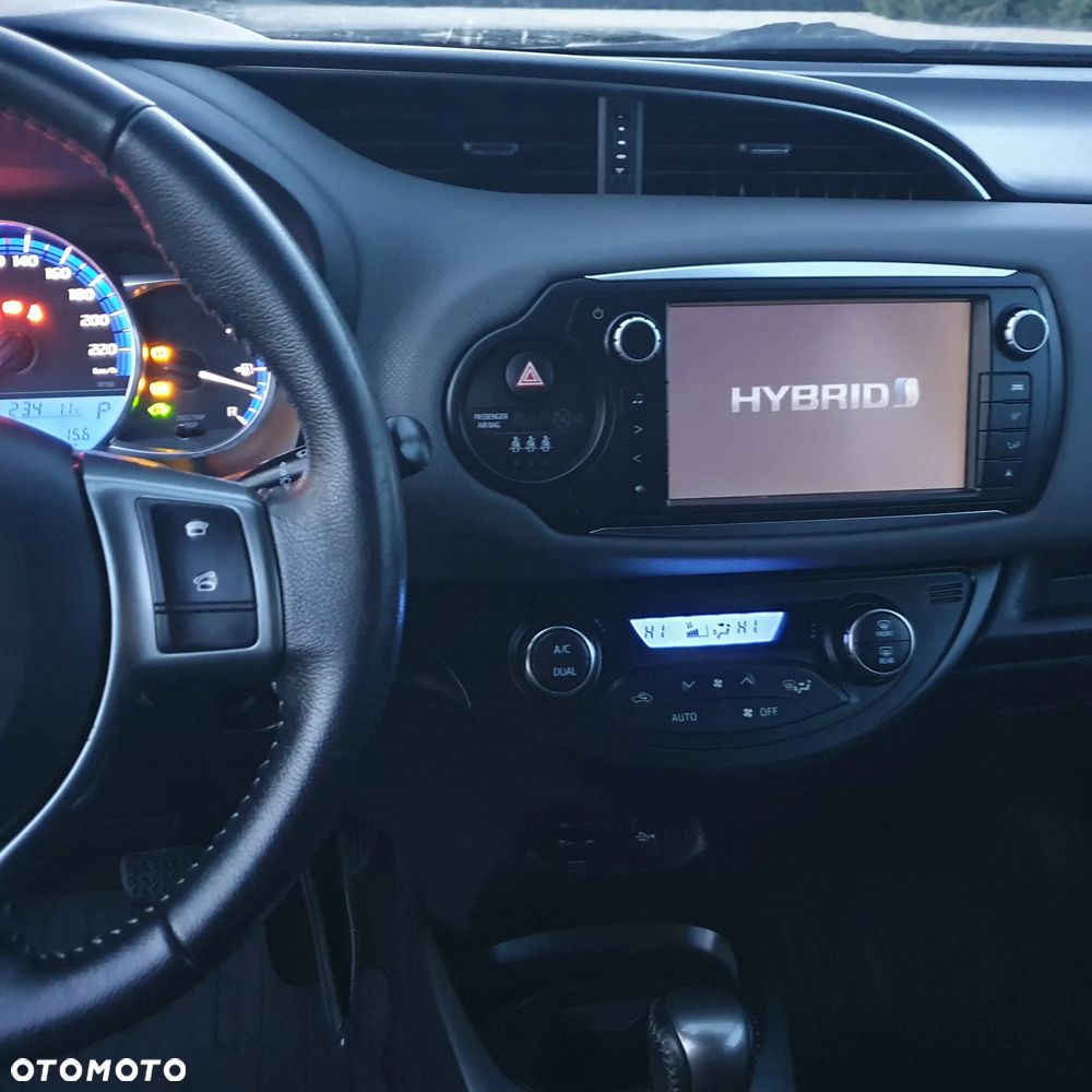 Toyota Yaris Hybrid 100 Selection Passion - 9