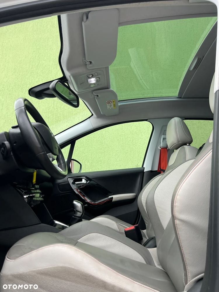 Peugeot 208 - 15