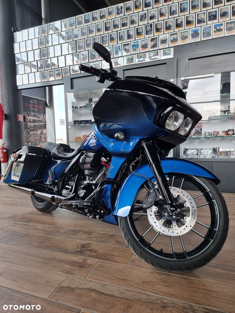 Harley-Davidson Touring Road Glide - 2