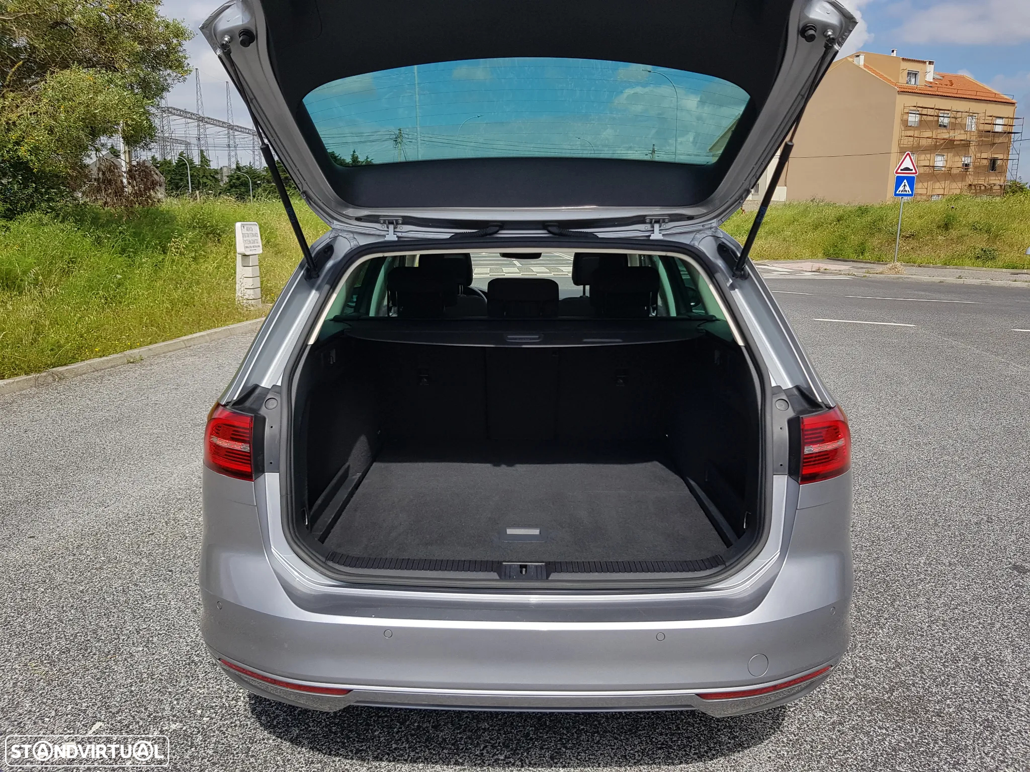VW Passat Variant 1.6 TDI Highline DSG - 51