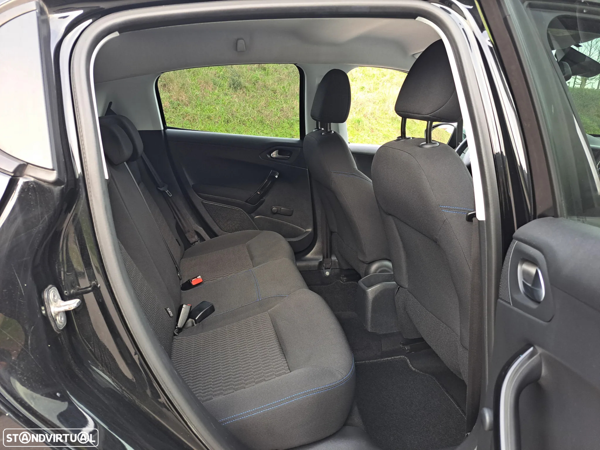 Peugeot 208 1.6 BlueHDi Style - 24