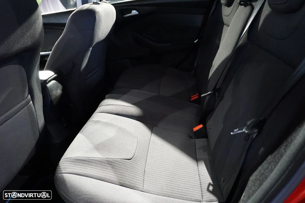 Ford Focus 1.0 EcoBoost S&S ST-Line - 14