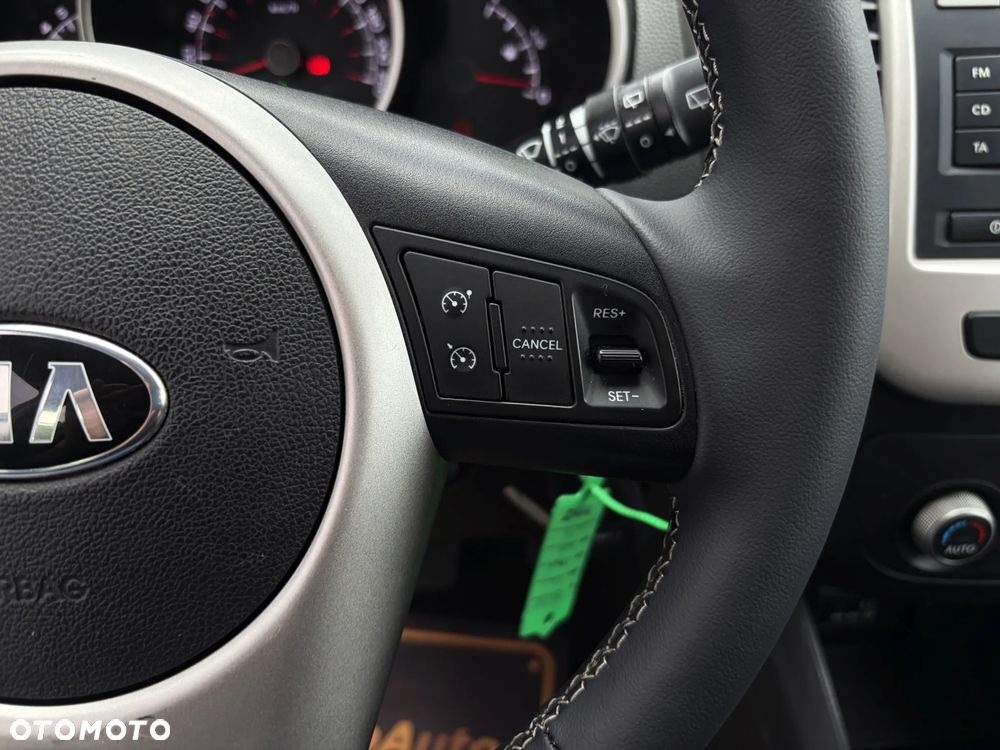 Kia Venga 1.6 CVVT Automatik UEFA EURO 2016 - 24