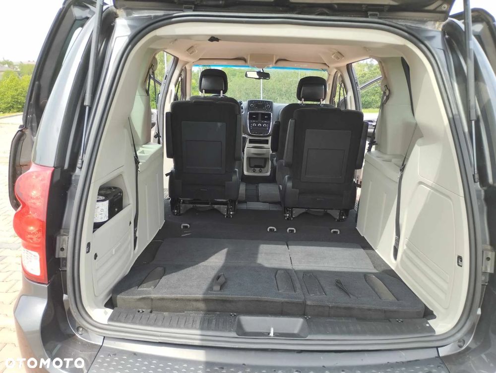 Dodge Grand Caravan - 12