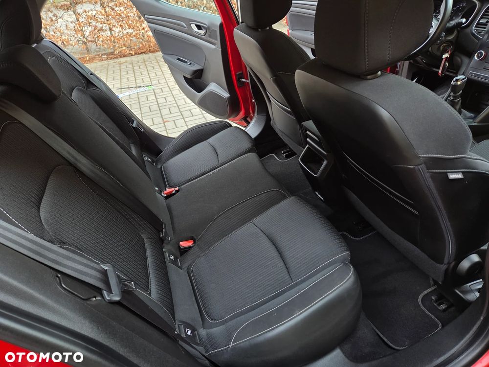 Renault Megane ENERGY TCe 130 GT LINE - 24