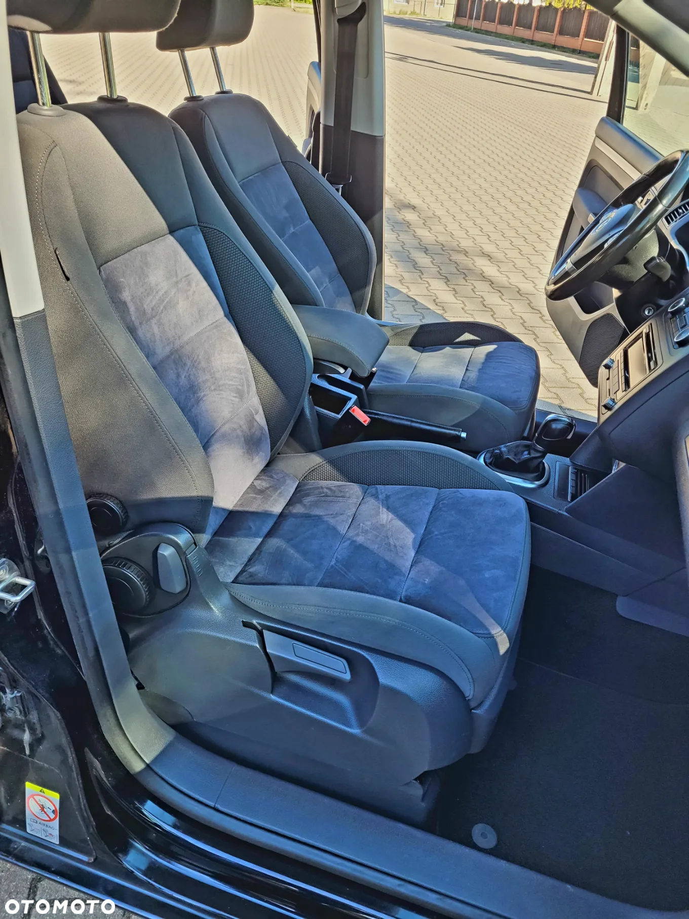 Volkswagen Touran 1.6 TDI DPF BlueMotion Technology DSG Comfortline - 27