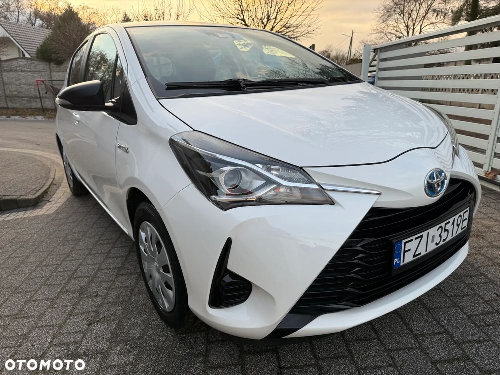 Toyota Yaris Hybrid 100 Active - 12
