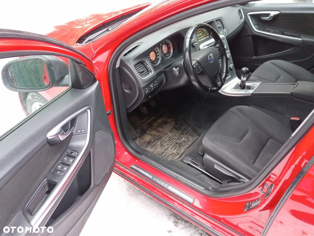 Volvo V60 D3 Momentum - 19