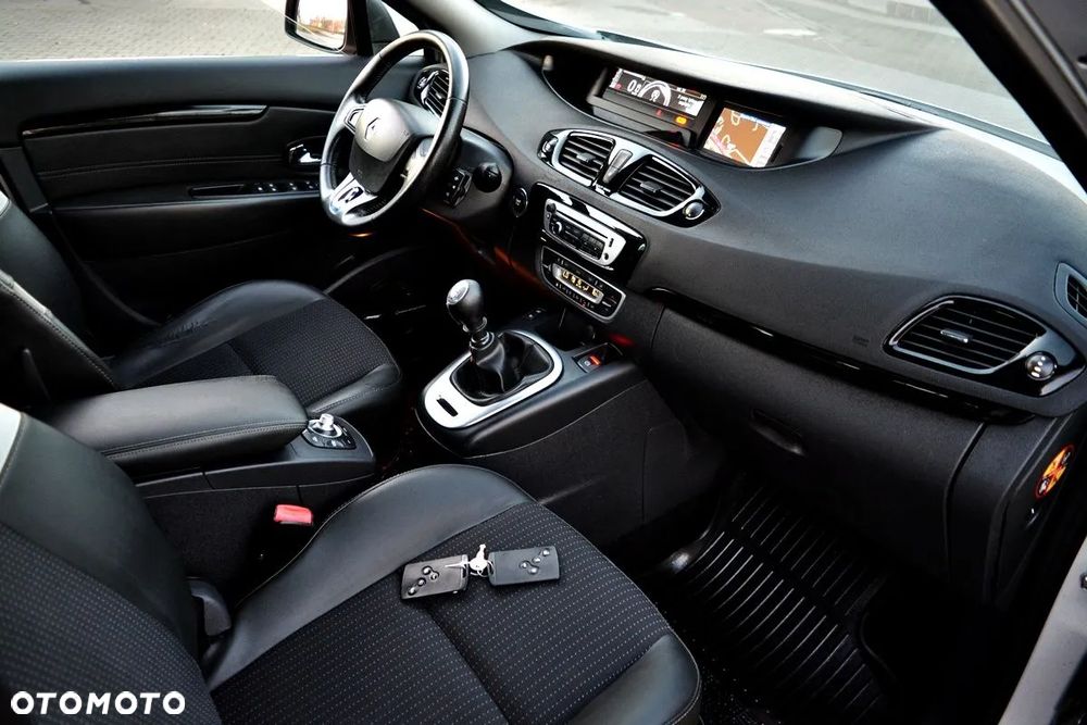 Renault Scenic 1.6 dCi Energy Bose Edition S&S - 6