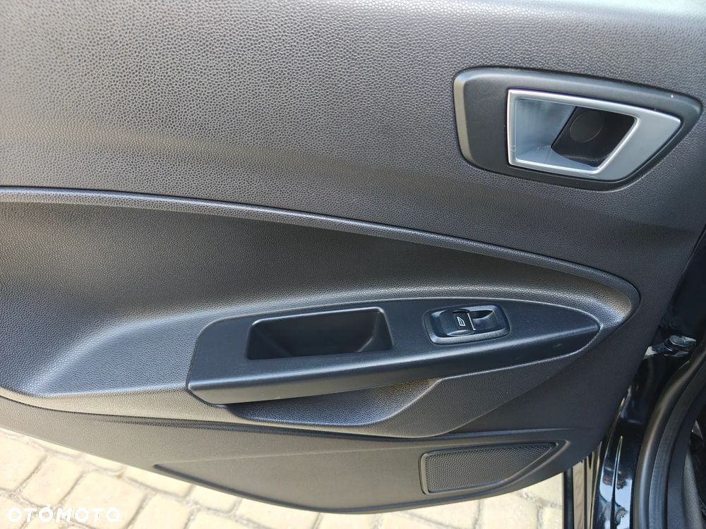 Ford Fiesta 1.0 EcoBoost Titanium - 32
