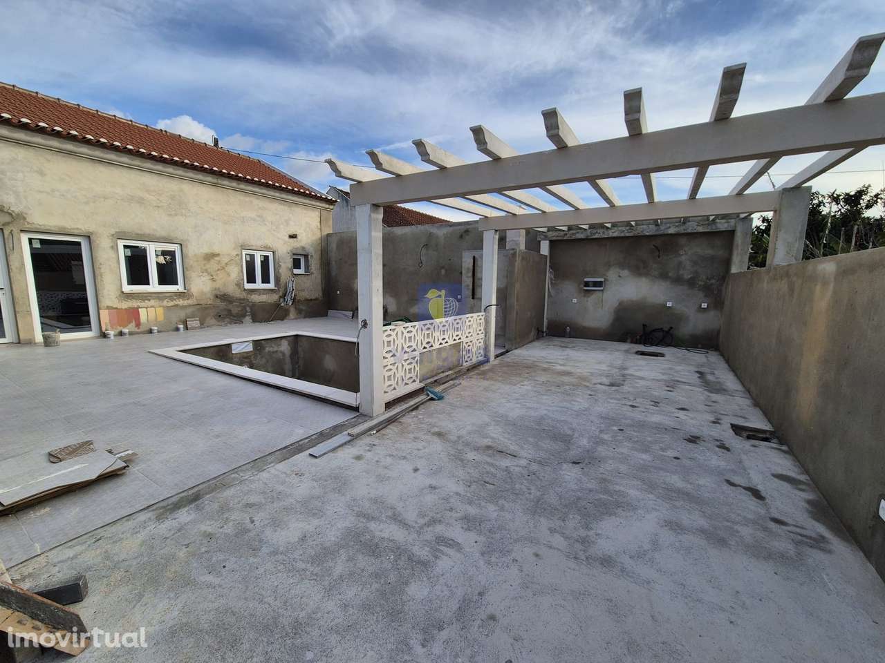 Moradia em Construção, com Piscina e Espaço Exterior - Grande imagem: 5/27