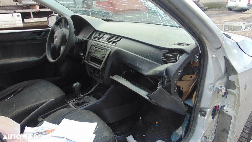 Bara fata Skoda Rapid an 2013-2019 - 15