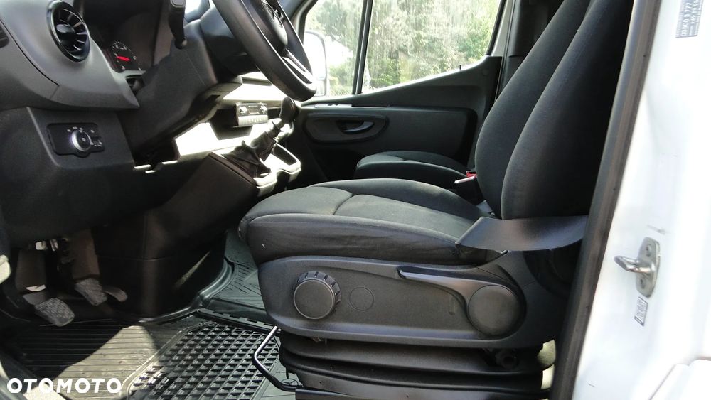 Mercedes-Benz SPRINTER - 11