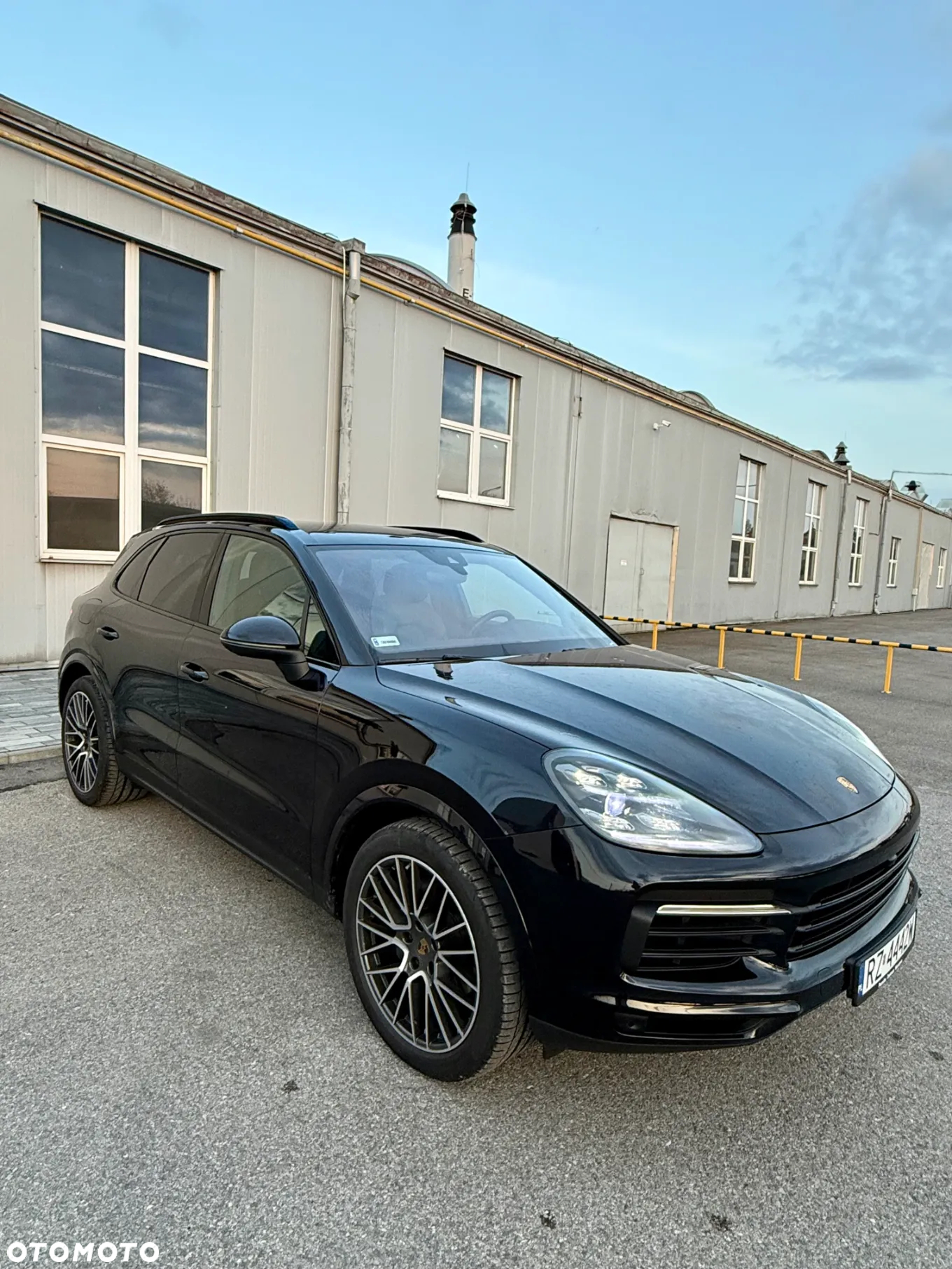 Porsche Cayenne Standard - 2