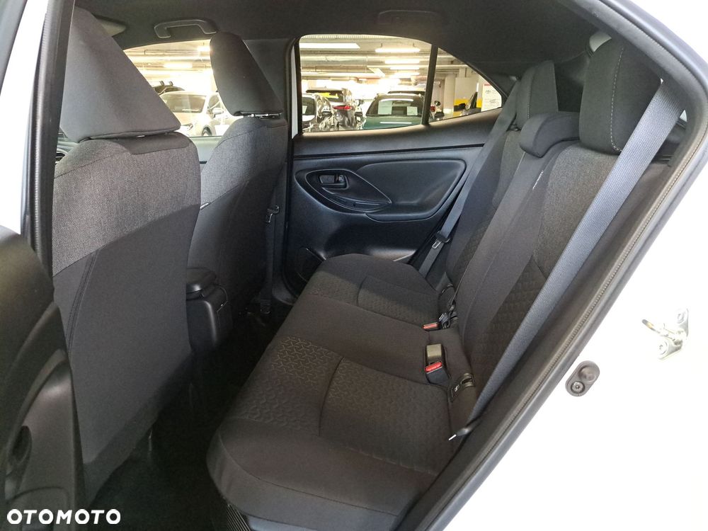 Toyota Yaris Cross Hybrid 1.5 Comfort 4x4 - 32