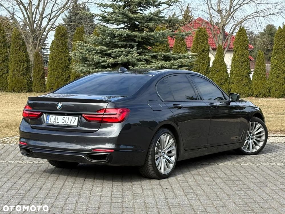 BMW Seria 7 750i - 5