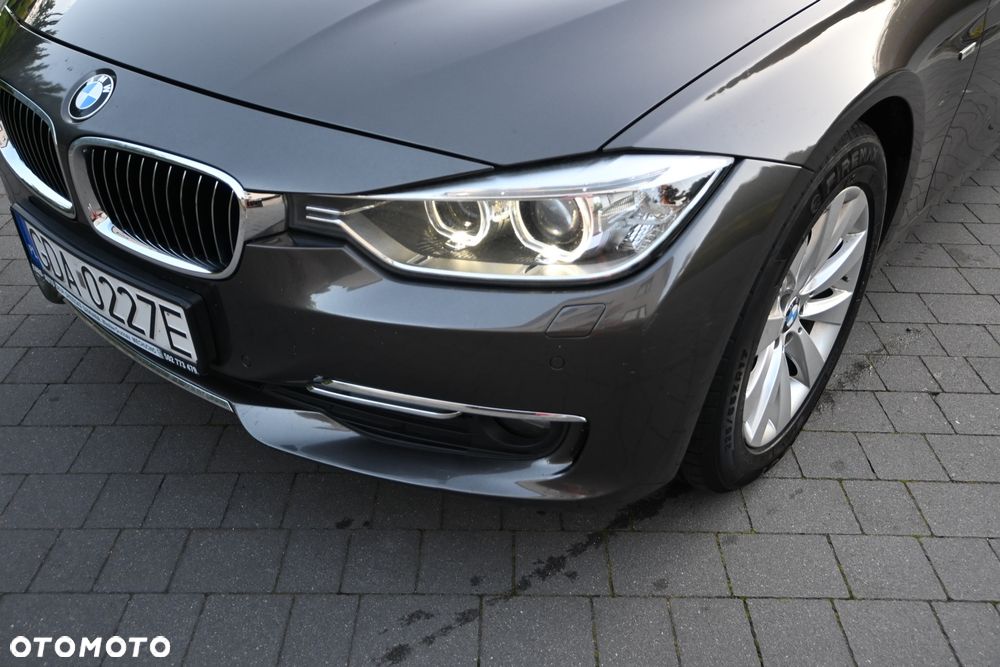 BMW Seria 3 320d Sport-Aut Luxury Line - 38