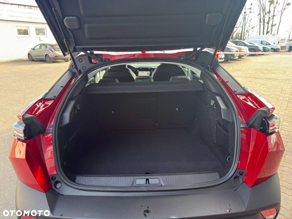 Peugeot 408 - 8
