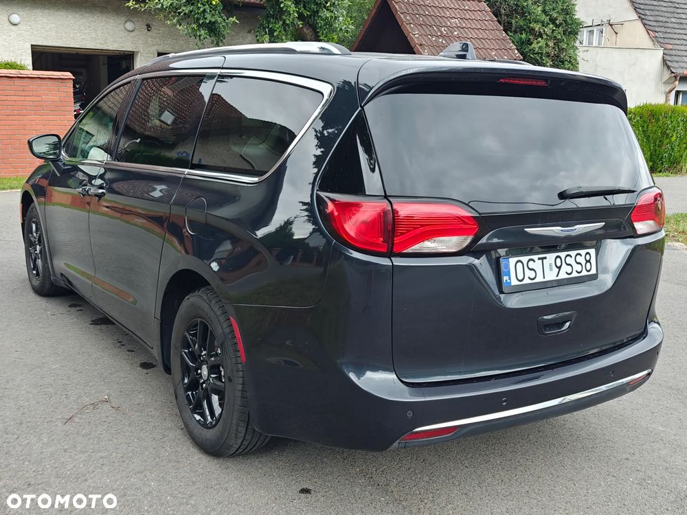 Chrysler Pacifica - 15