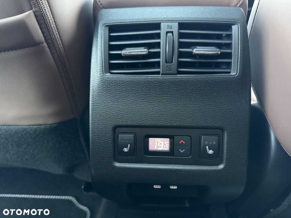 Mitsubishi Outlander - 22