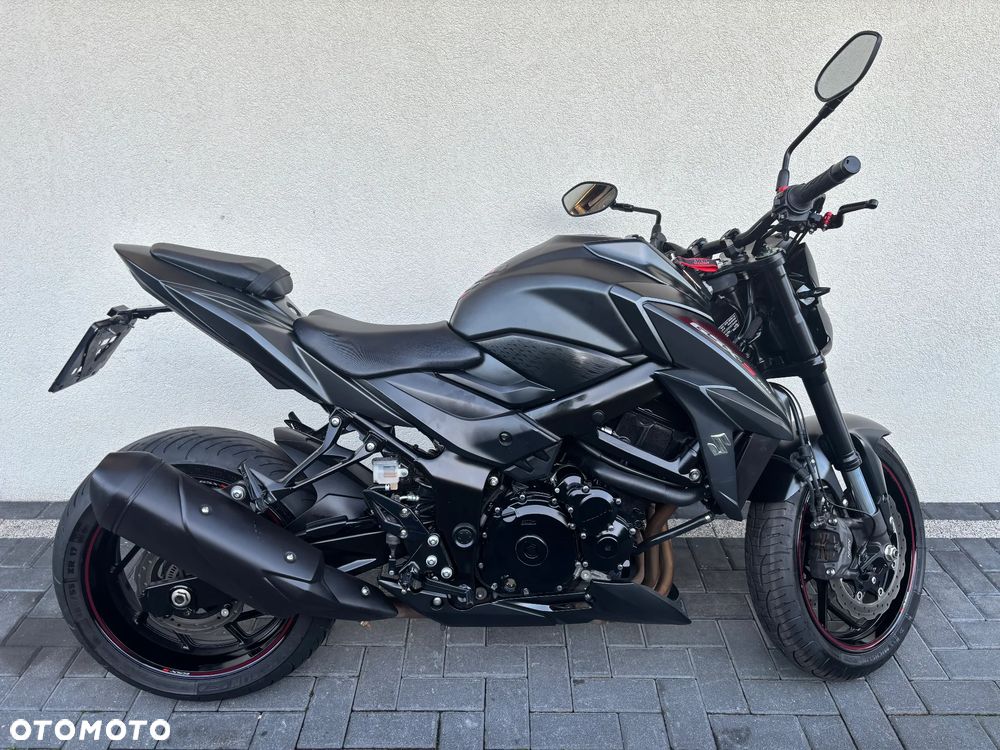 Suzuki GSX - 6