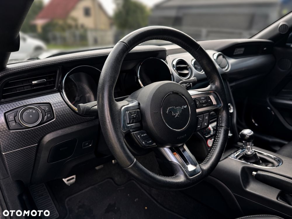 Ford Mustang - 8