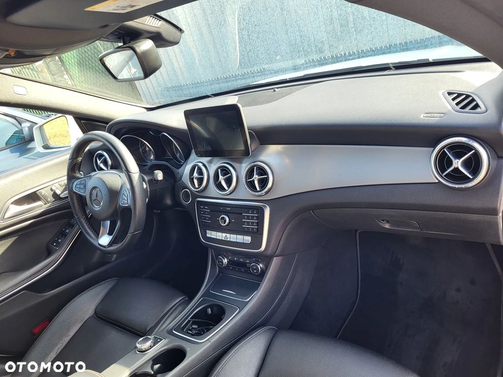 Mercedes-Benz CLA 250 7G-DCT Peak Edition - 16
