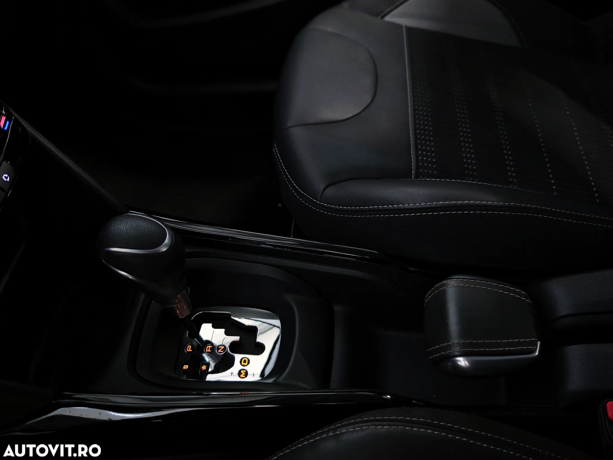 Peugeot 2008 1.2 PureTech Turbo EAT6 S&S Allure - 16