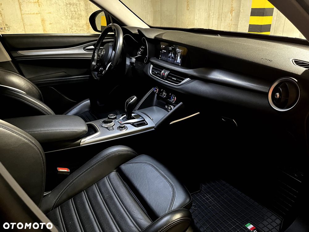 Alfa Romeo Stelvio - 8