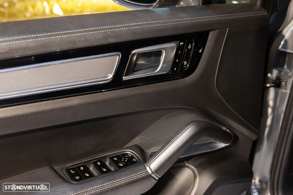 Porsche Cayenne Coupé Turbo S E-Hybrid - 16