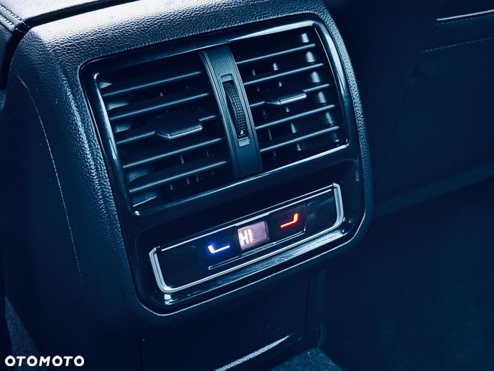 Volkswagen Passat - 38
