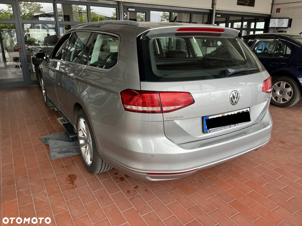 Volkswagen Passat - 4