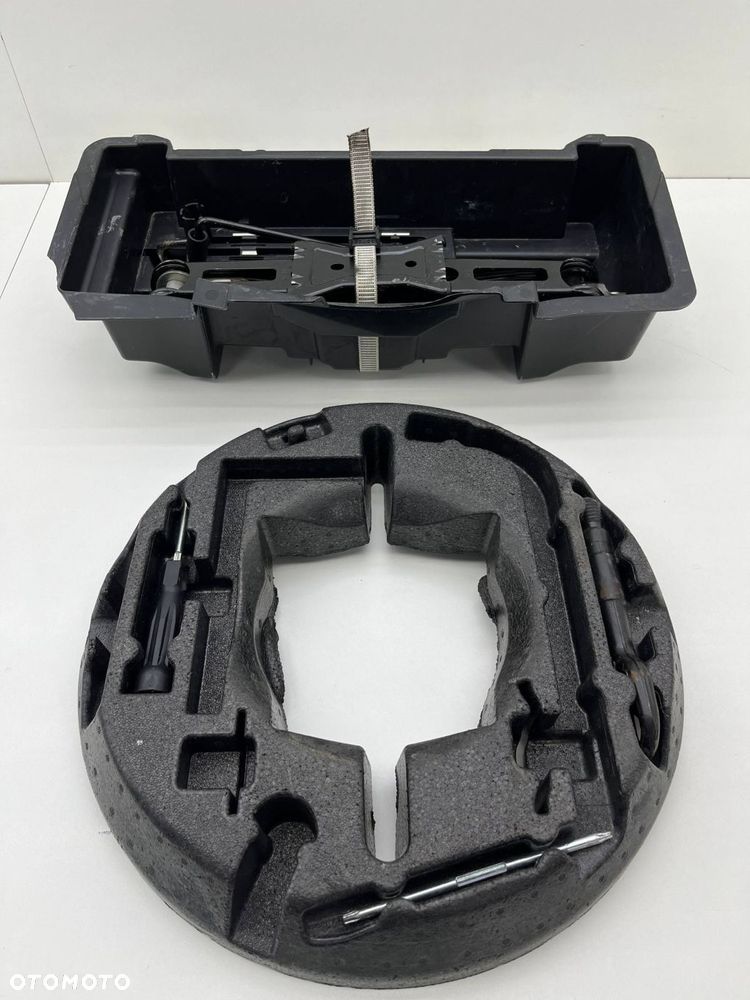 AUDI A4 B9 LEWAREK ZESTAW PODNOŚNIK SAMOCHODOWY 8W0011031 - 1