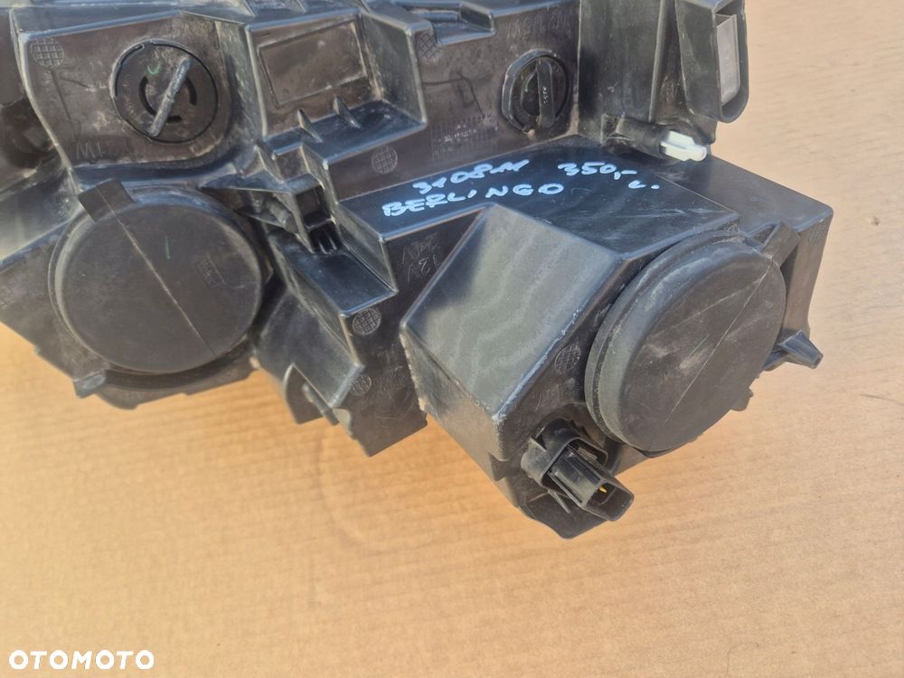 Citroen Berlingo 3 lampa prawa.Valeo. 2018- - 11