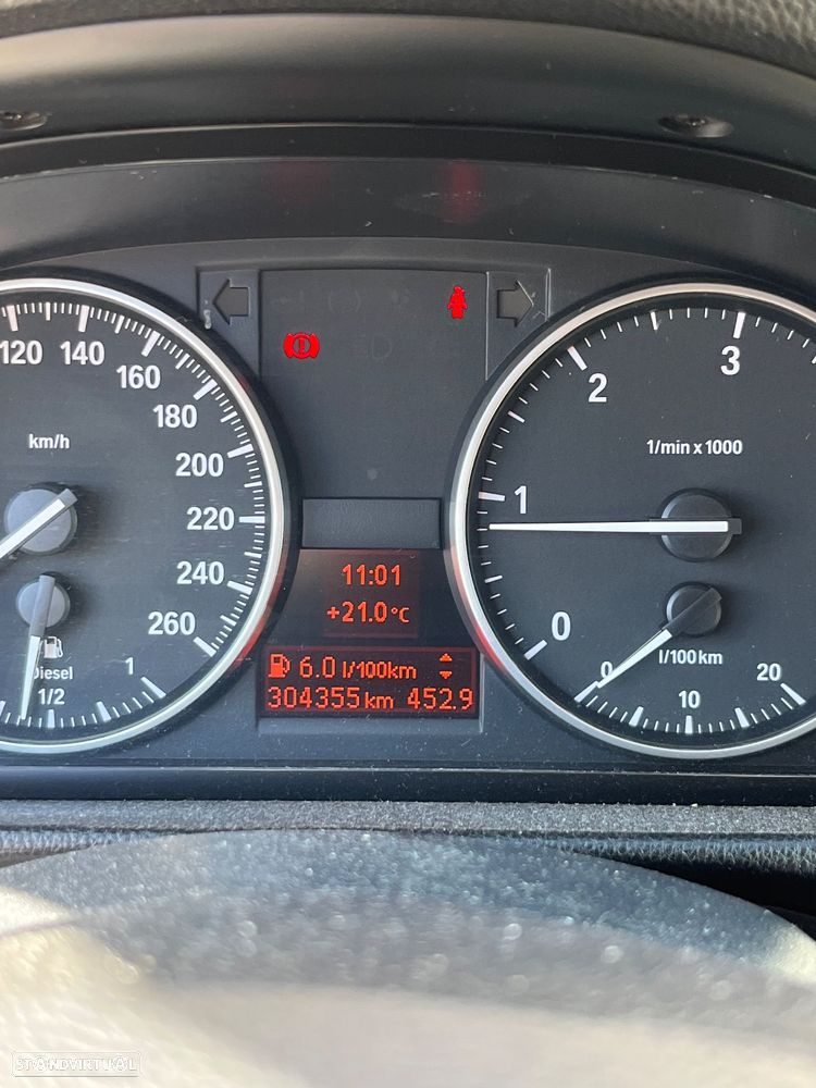 BMW 320 d Navigation Sport - 13