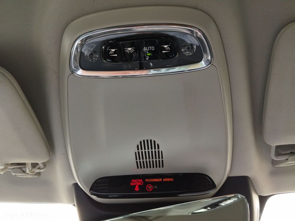Volvo V90 D5 AWD Momentum - 24