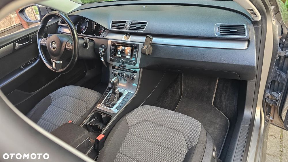 Volkswagen Passat - 19