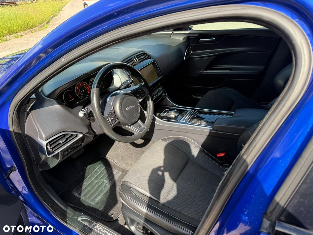 Jaguar XE 2.0 D AWD R-Sport - 22