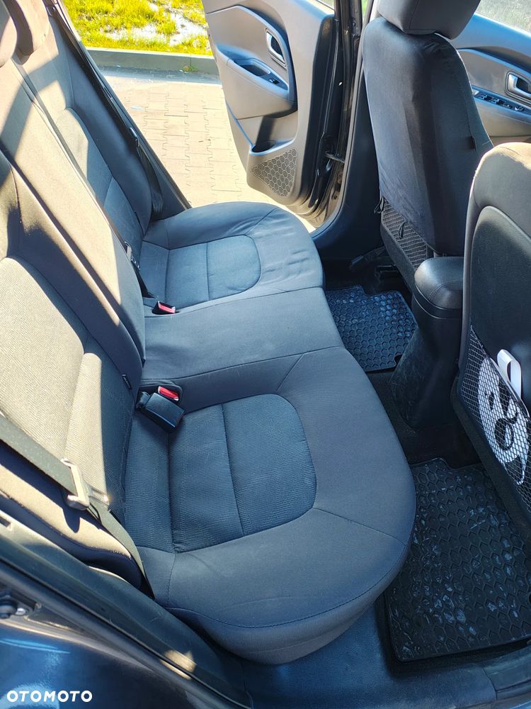 Kia Rio 1.2 L - 6