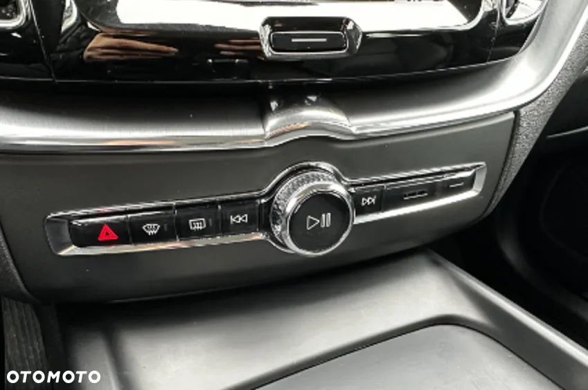 Volvo XC 60 D4 SCR Momentum - 4