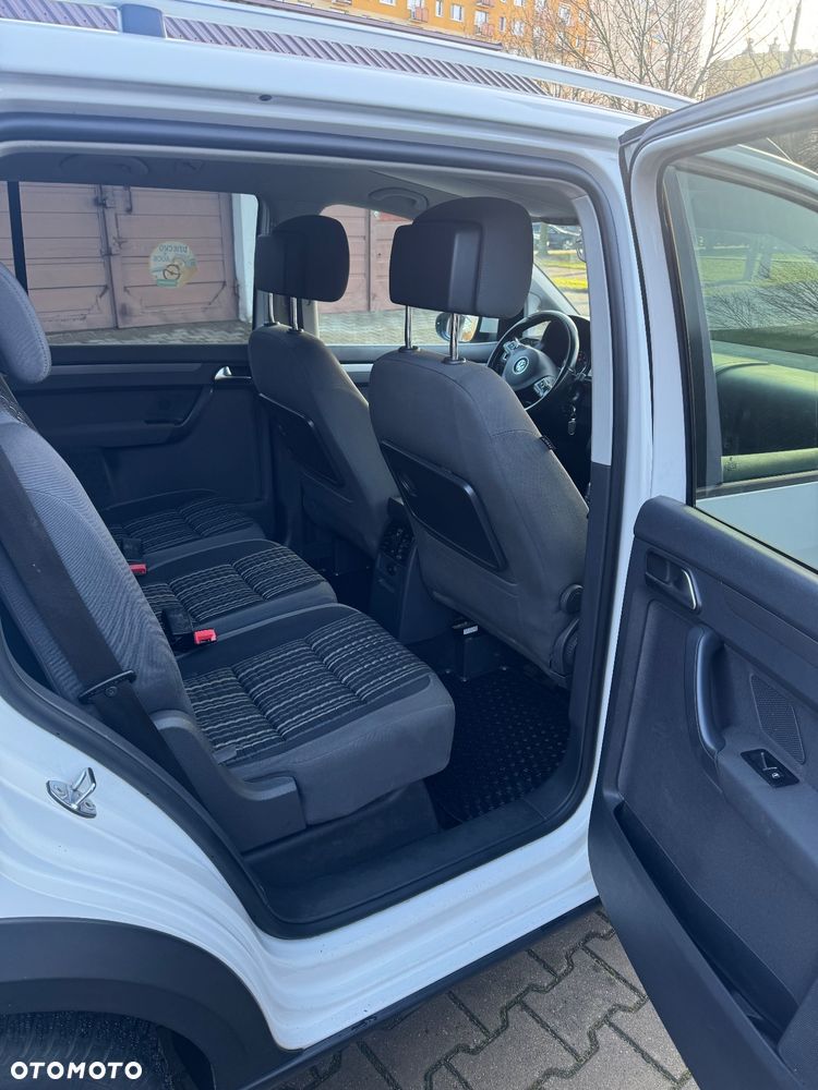 Volkswagen Touran - 24