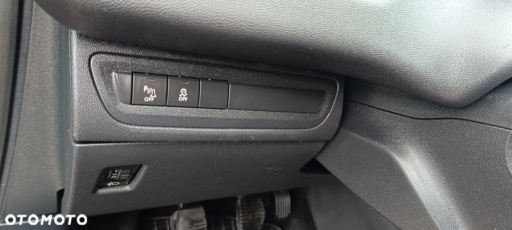 Peugeot 208 - 15