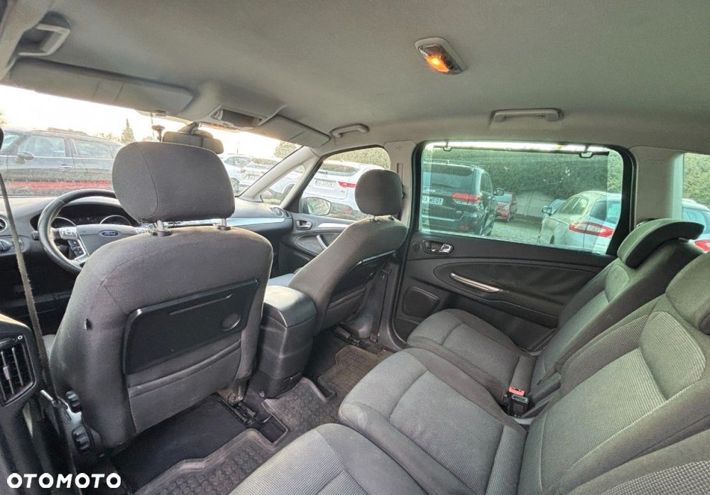 Ford S-Max - 12