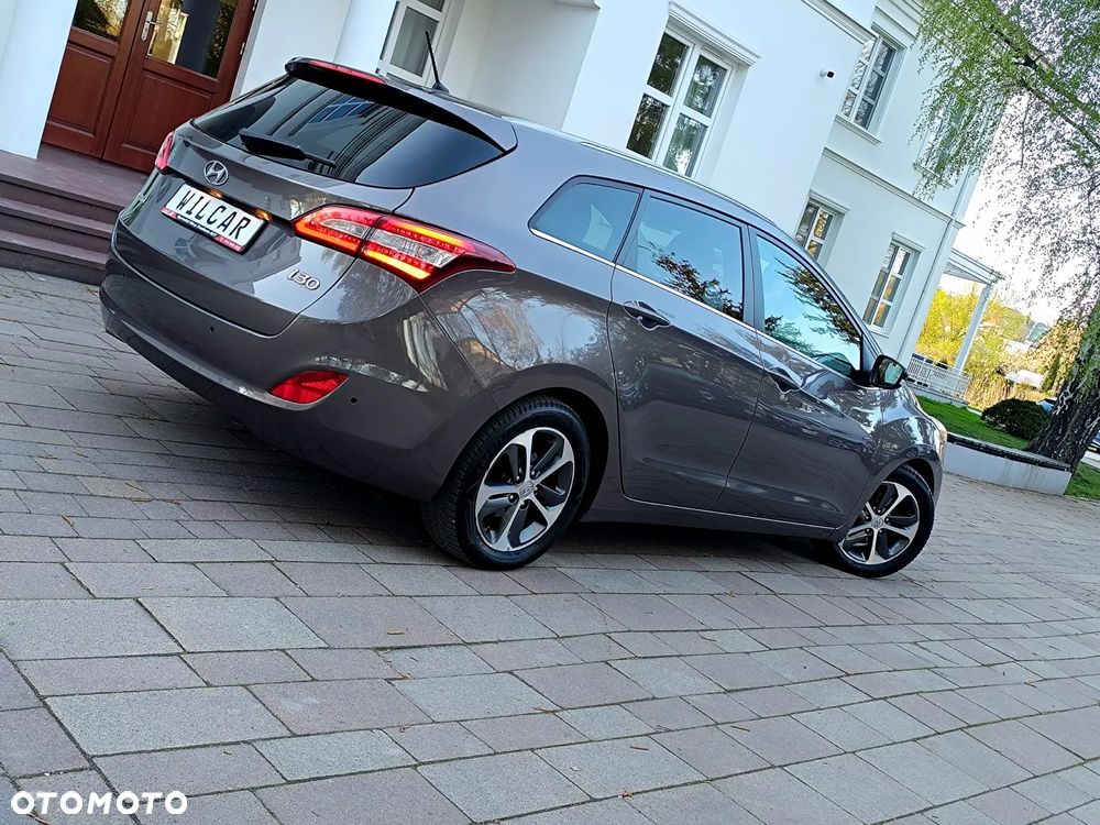 Hyundai i30 blue Kombi 1.6 CRDi Passion - 13