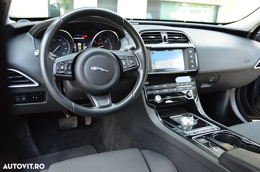 Jaguar XE - 22