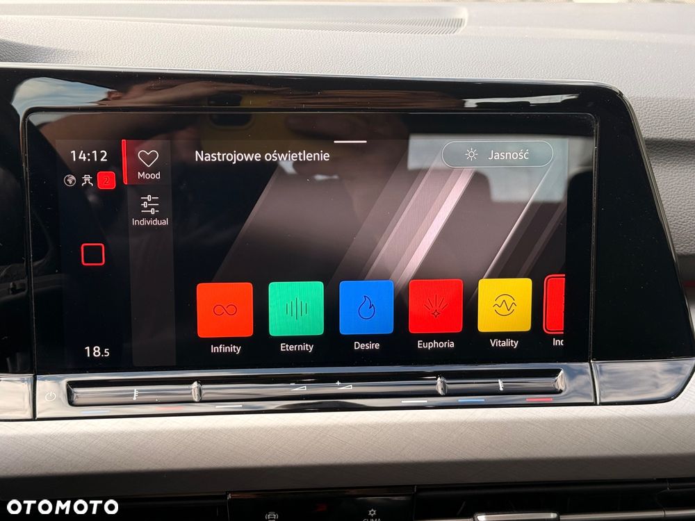 Volkswagen Golf 2.0 TDI Life - 12