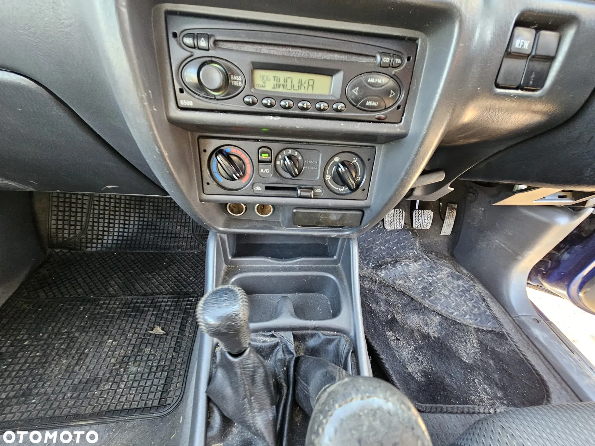 Ford Ranger XLT - 12